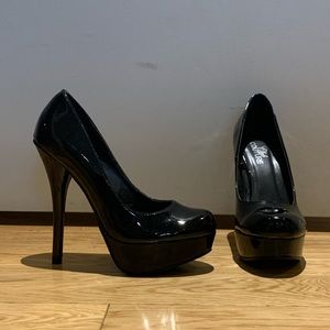 Black patent leather pumps